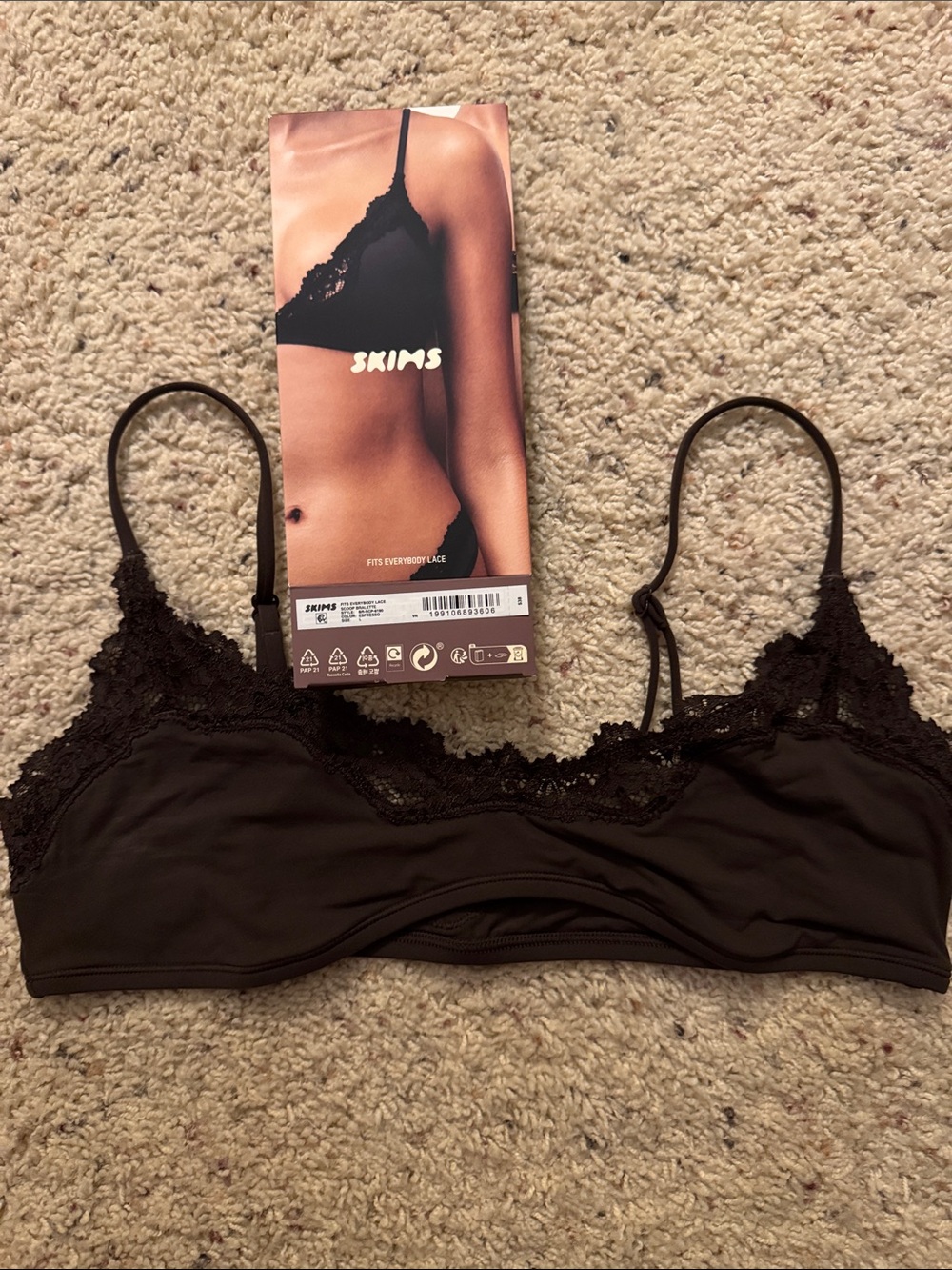 BRAND NEW in box Skims lace bralette L